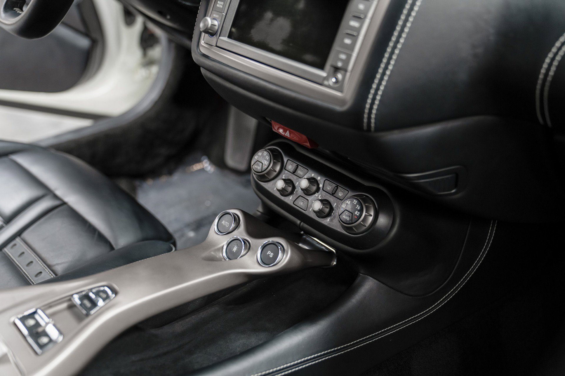 Used 2014 Ferrari California image 25