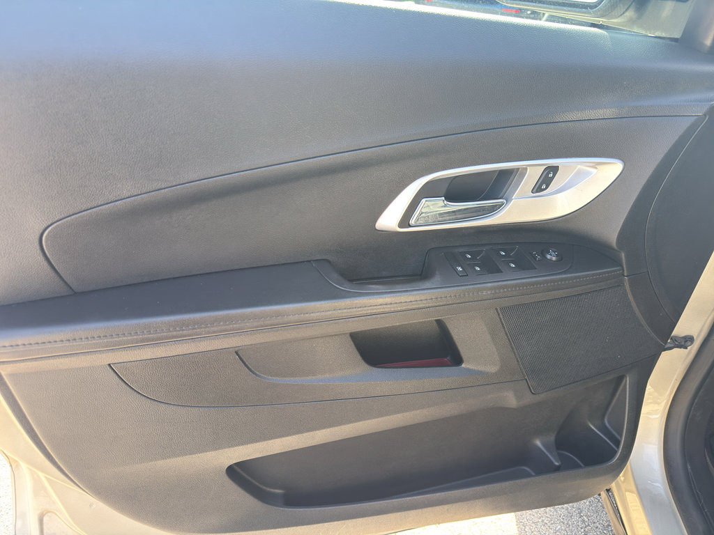 Used 2016 Chevrolet Equinox LT w/ Convenience Package image 40