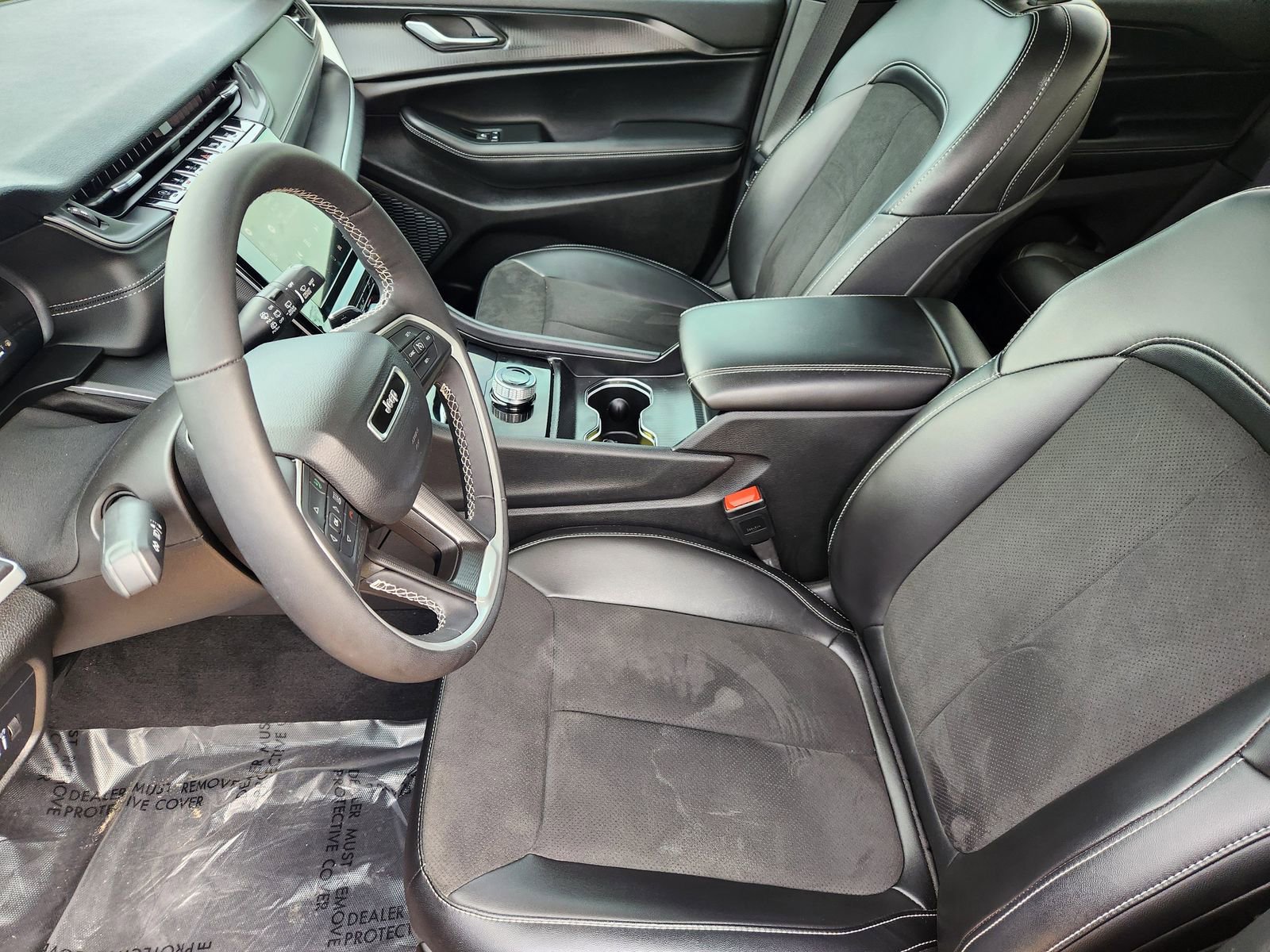 Used 2025 Jeep Grand Cherokee 4WD image 16