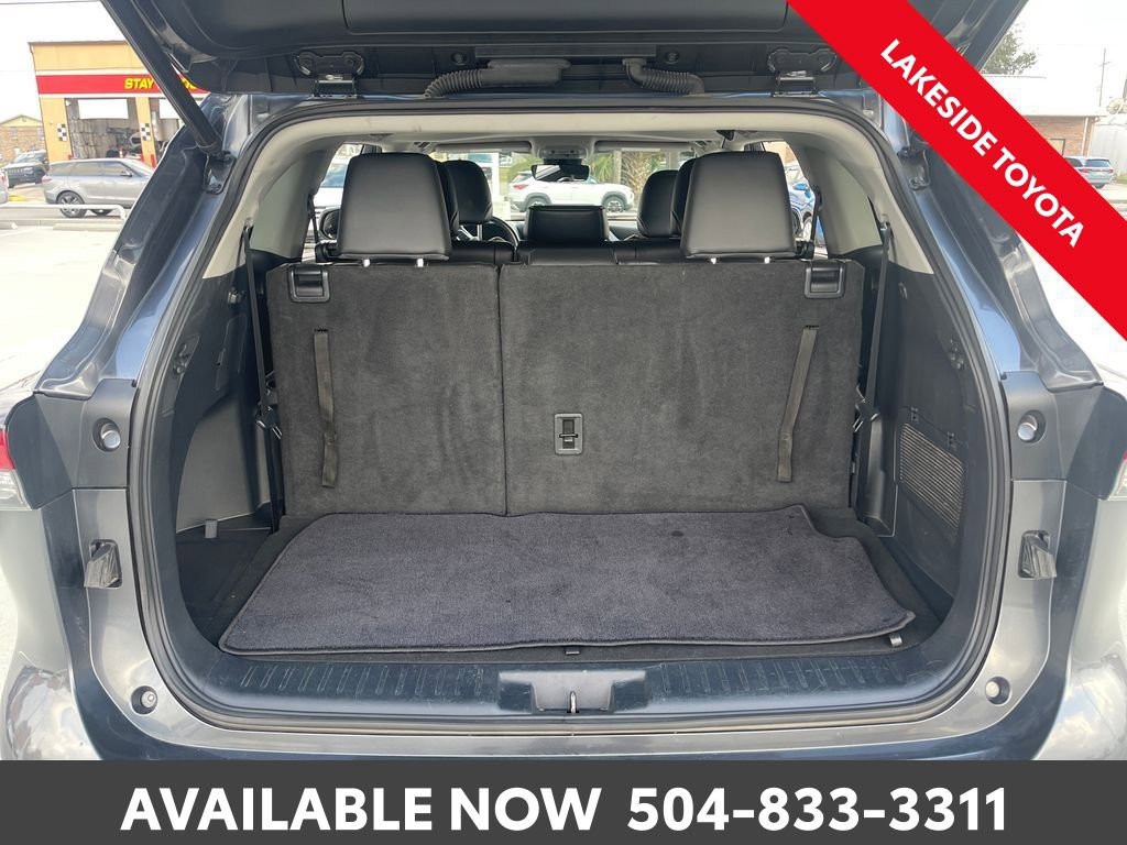 Used 2023 Toyota Highlander XLE image 14