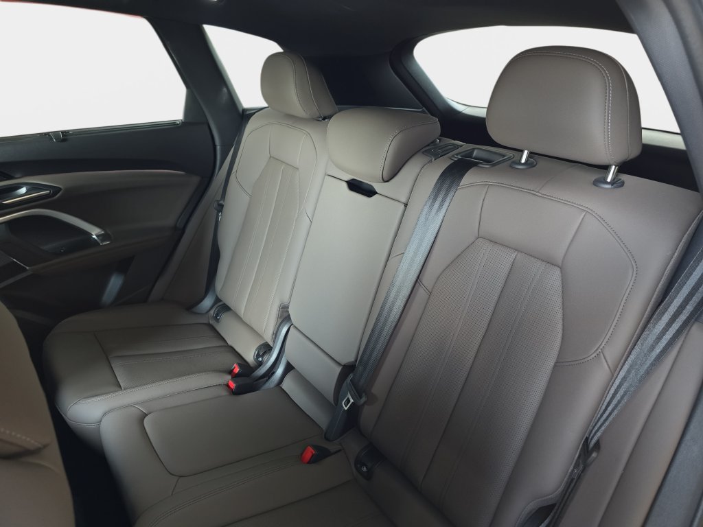 Certified 2025 Audi Q5 Premium Plus w/ Premium Plus AWD/4WD image 17