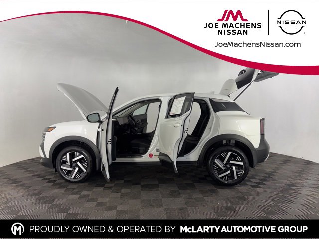 Certified 2025 Nissan Kicks SV w/ Illumination Package image 9