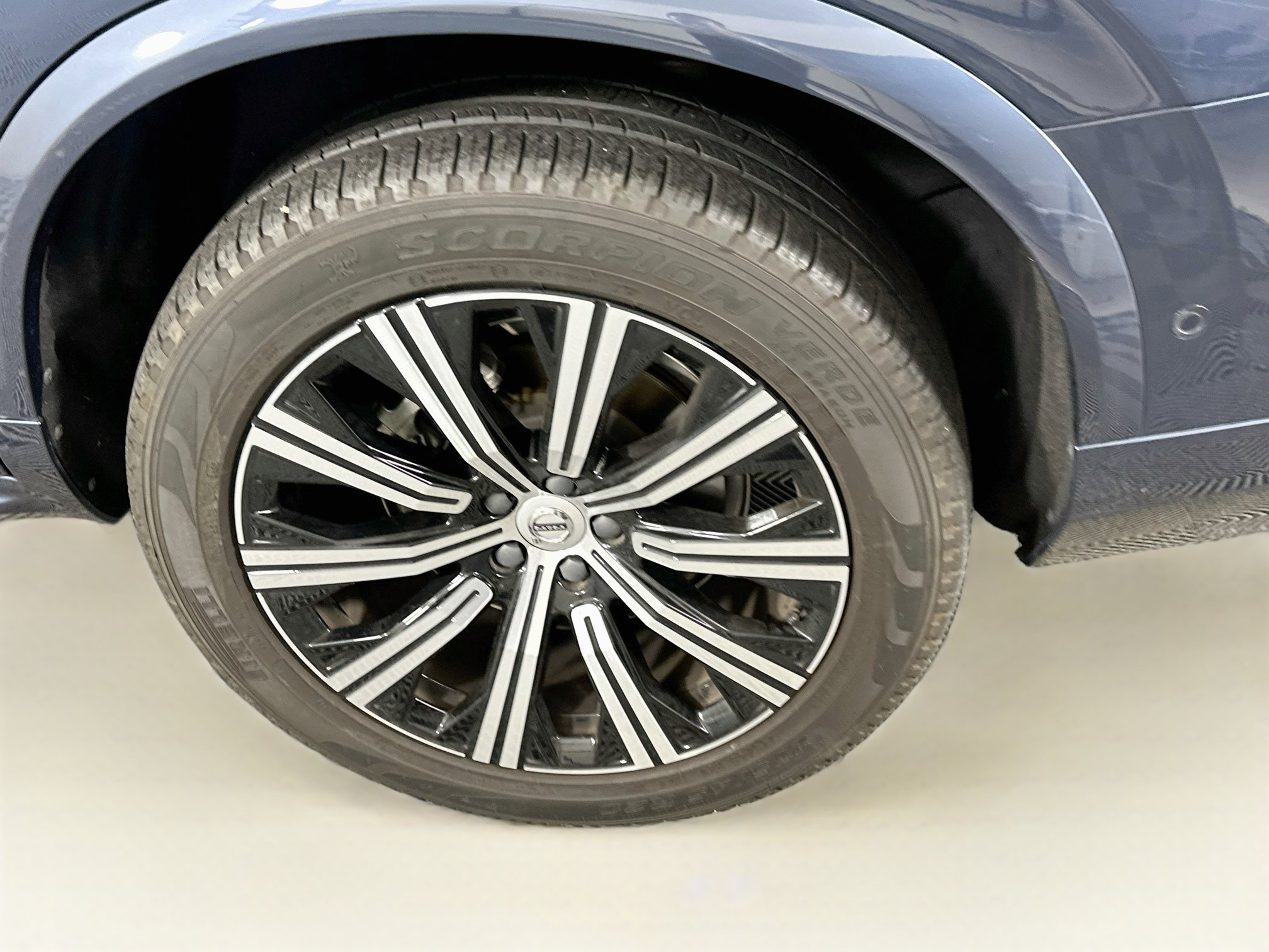 Used 2023 Volvo XC90 B6 Plus w/ Protection Package Premier AWD/4WD image 11