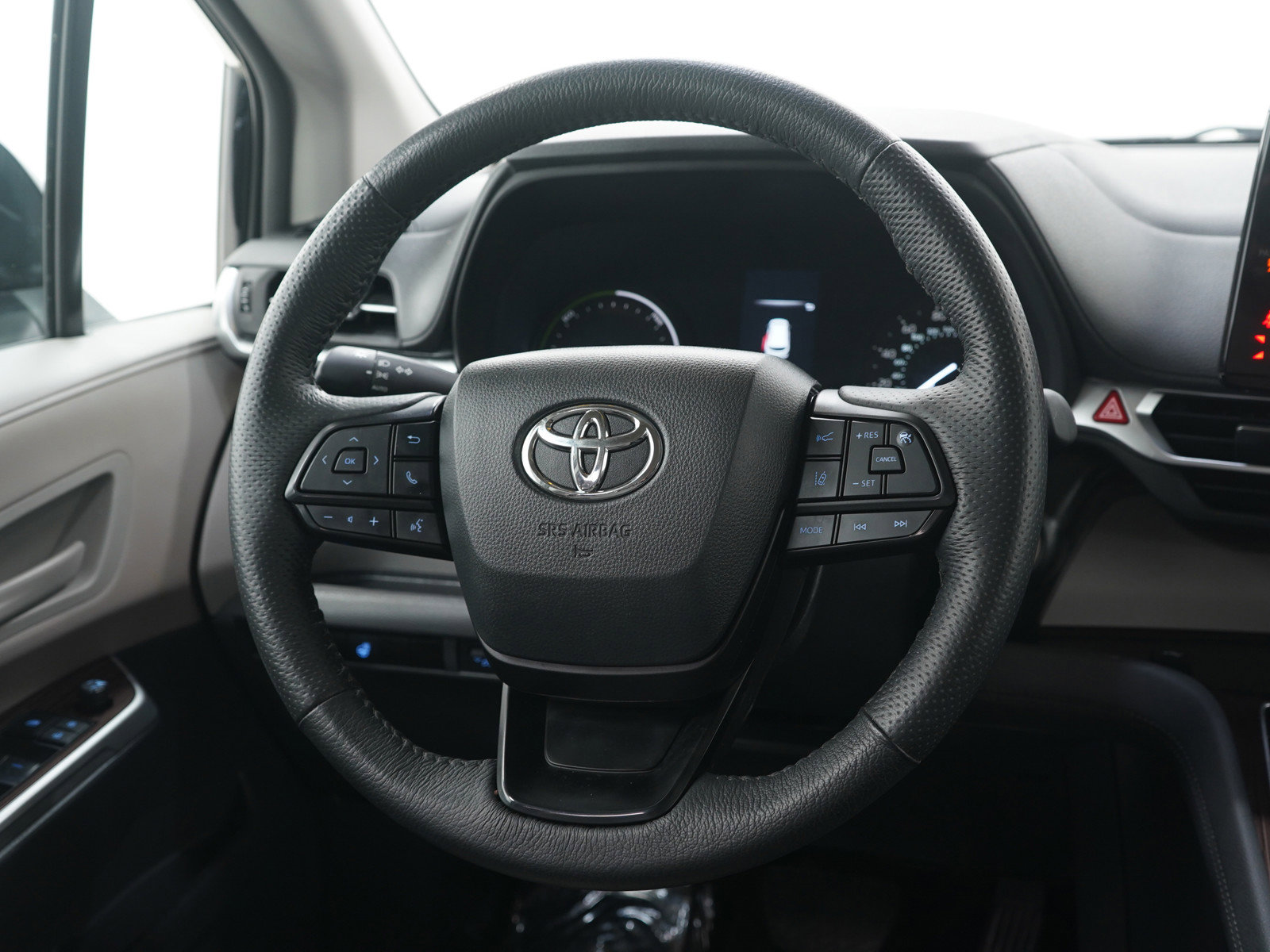 Used 2024 Toyota Sienna LE image 15