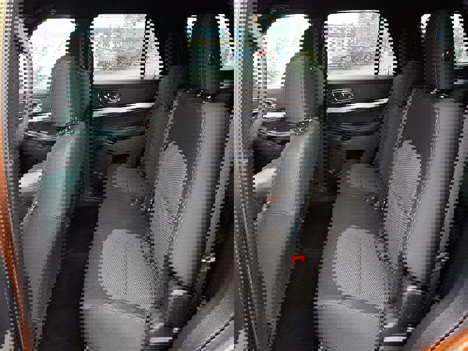 Used 2017 Ford Explorer XLT image 10