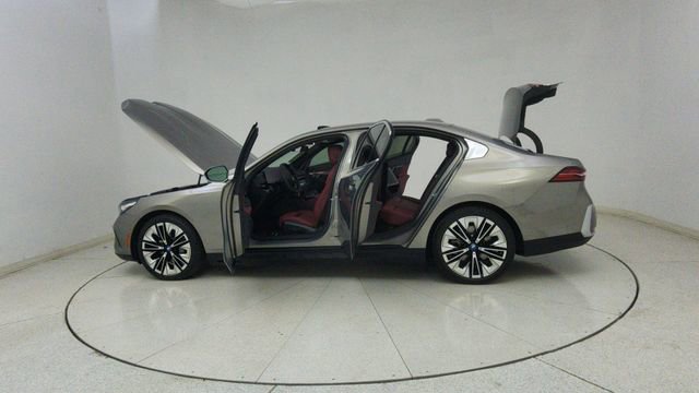 Used 2025 BMW i5 xDrive40 image 72