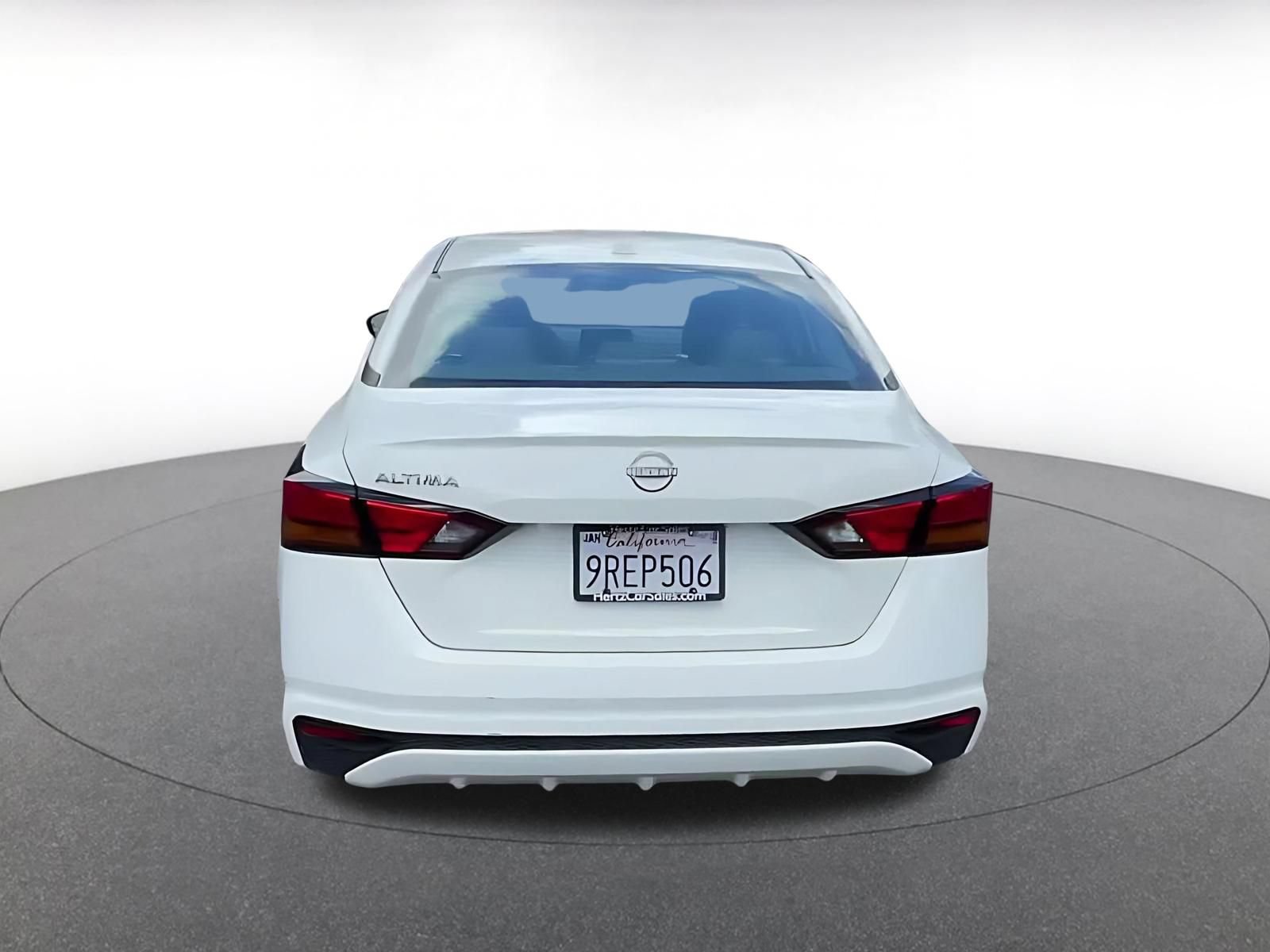 Used 2025 Nissan Altima 2.5 SV FWD image 12