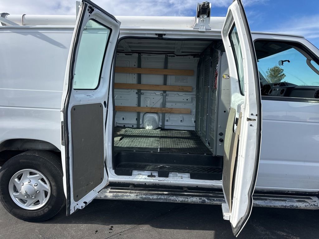 Used 2014 Ford E-250 and Econoline 250 w/ Power Group image 19