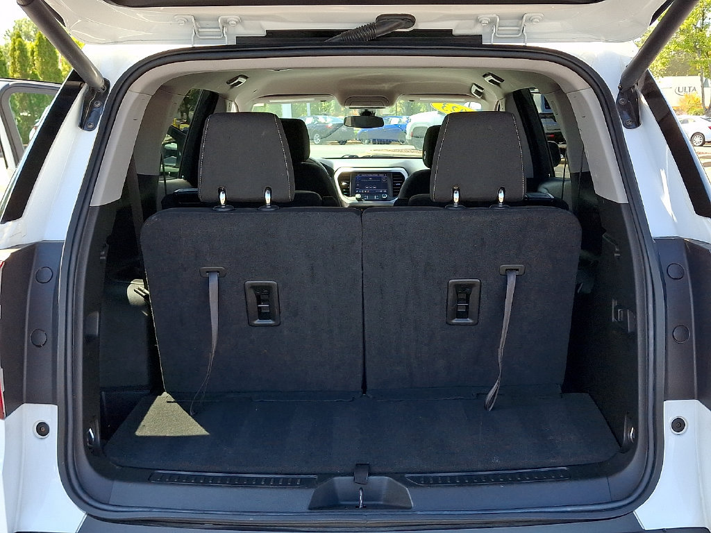 Used 2023 GMC Acadia SLE w/ Driver Convenience Package FWD image 28
