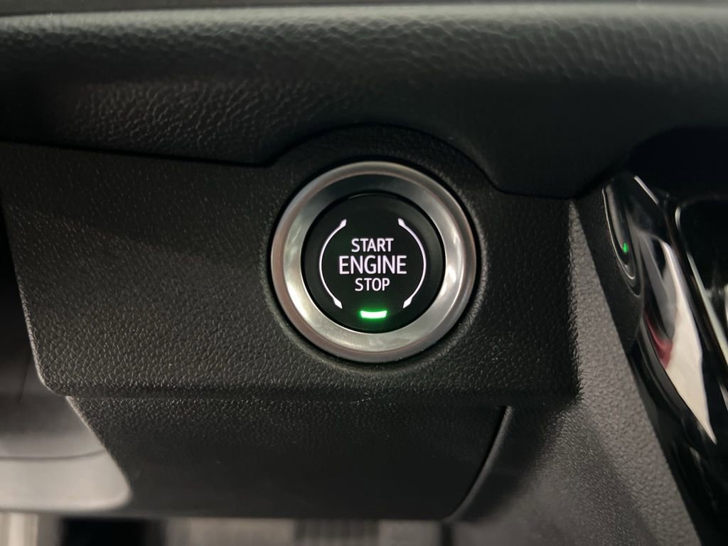 Used 2025 Chevrolet Traverse LT w/ Sun and Wheel Package FWD image 16