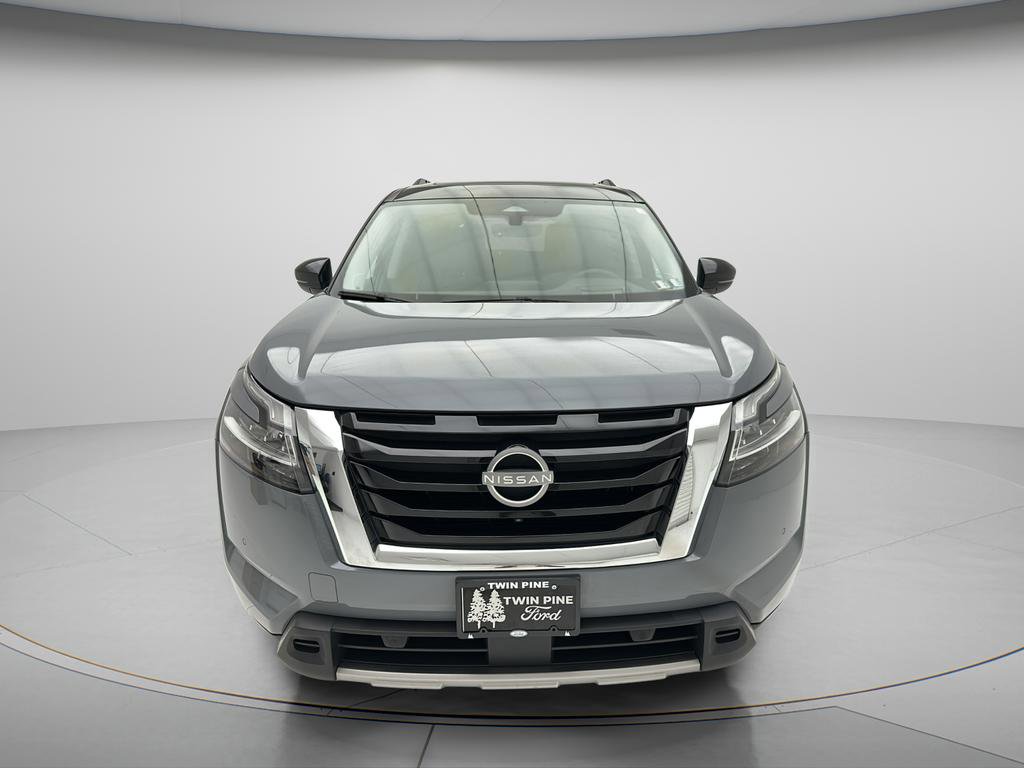 Used 2024 Nissan Pathfinder Platinum AWD/4WD image 2
