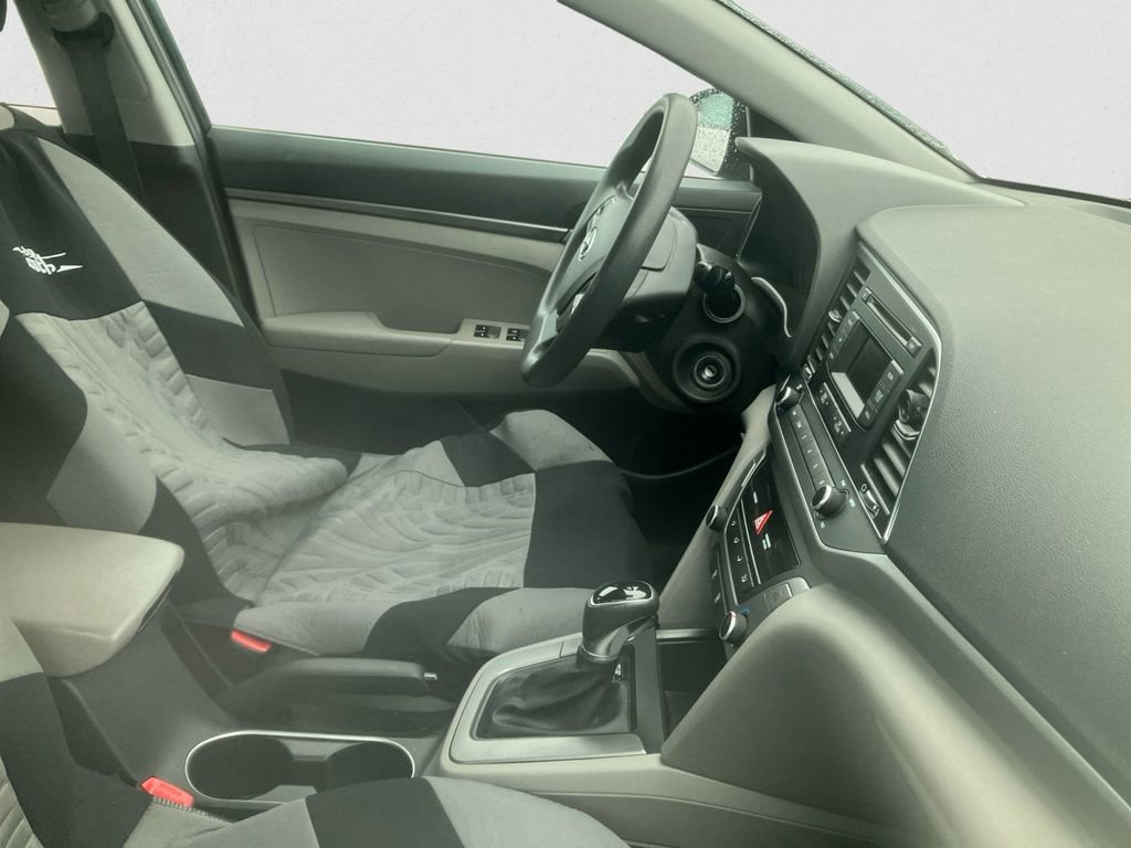 Used 2017 Hyundai Elantra SE image 10