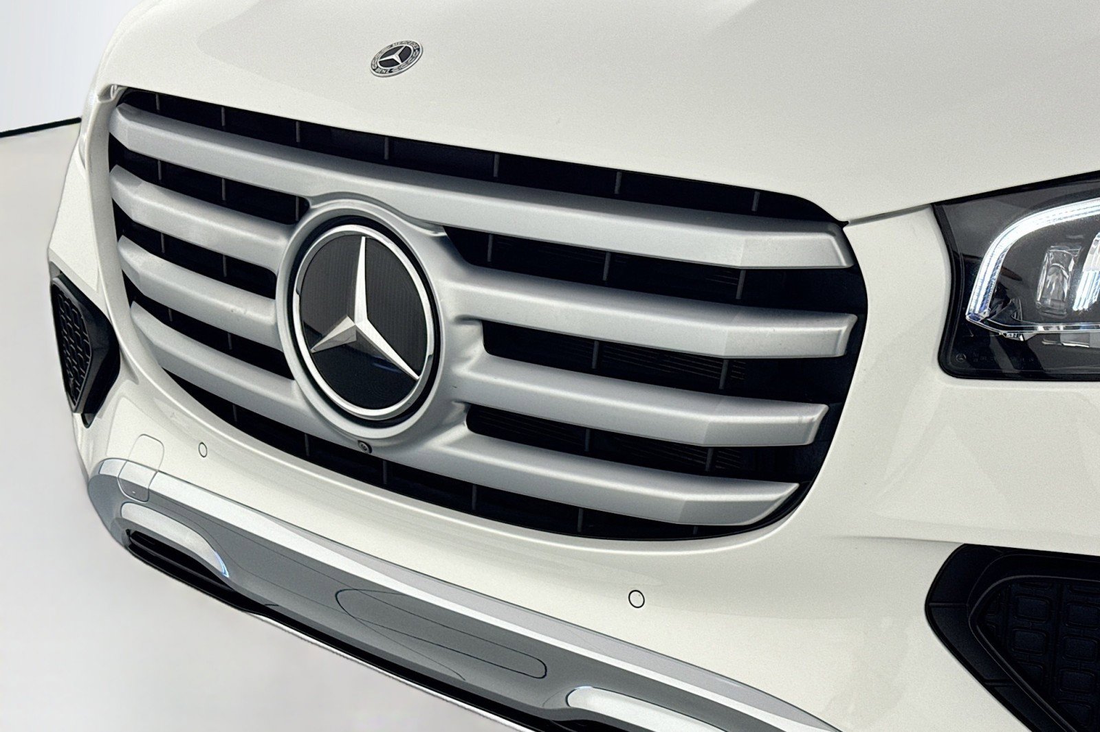 Used 2024 Mercedes-Benz GLS 450 4MATIC image 14