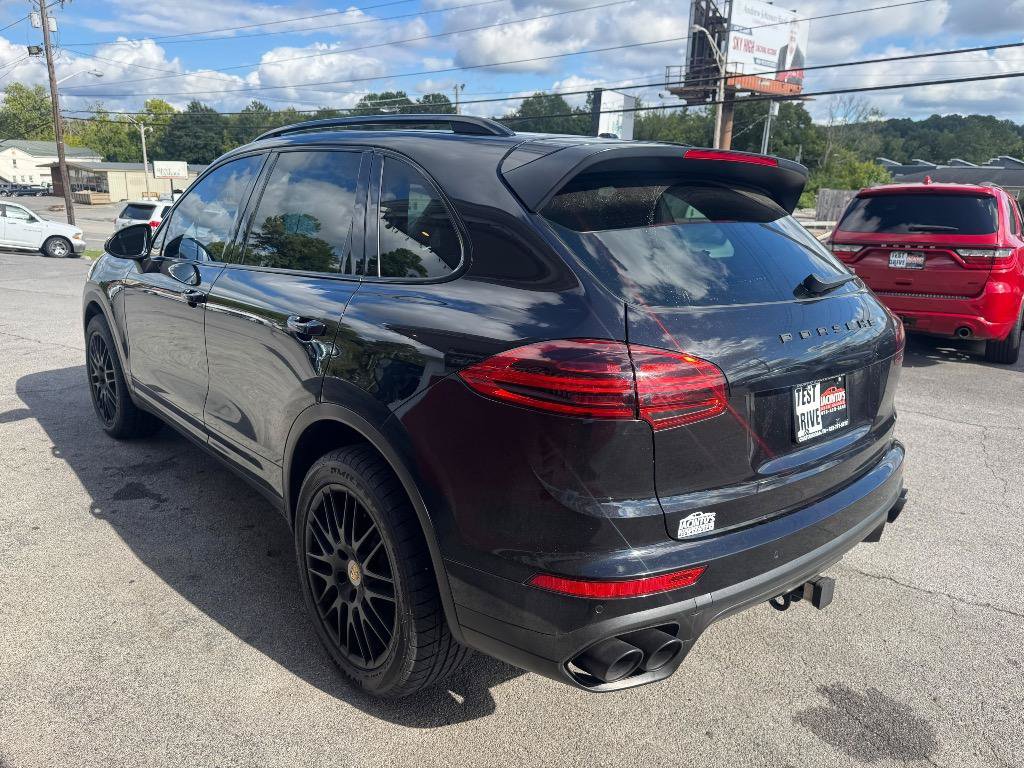 Used 2016 Porsche Cayenne S AWD/4WD image 2