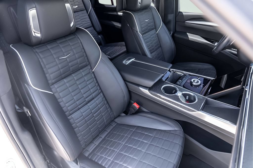Used 2025 Cadillac Escalade V AWD/4WD image 33