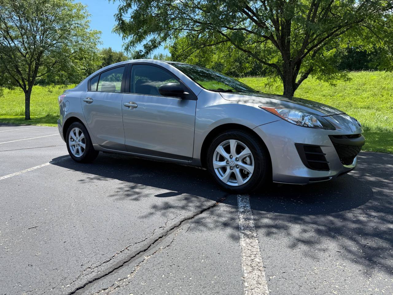 Used 2010 MAZDA MAZDA3 i Touring FWD image 1