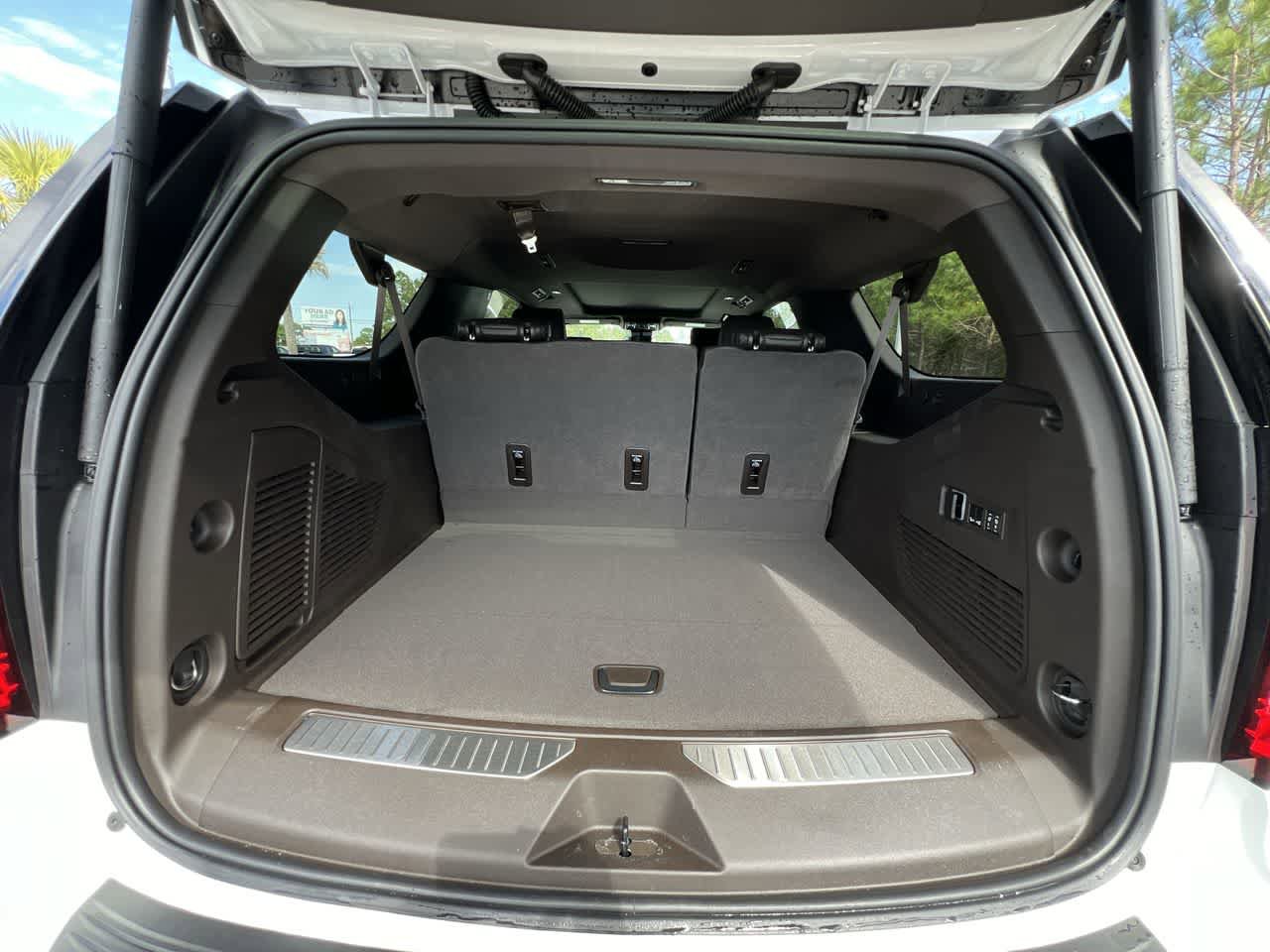 Used 2024 GMC Yukon XL Denali w/ Advanced Technology Package image 27