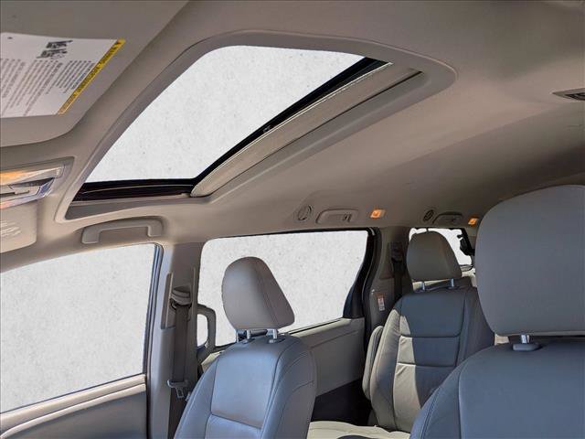 Used 2016 Toyota Sienna XLE FWD image 18