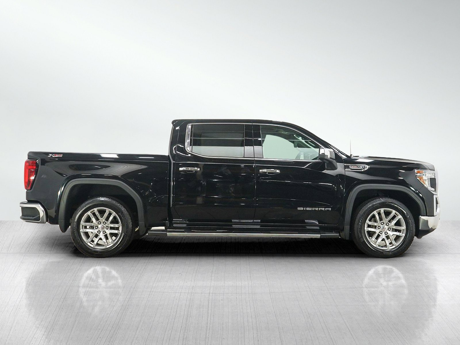 Used 2019 GMC Sierra 1500 SLT w/ Driver Alert Package I AWD/4WD image 7