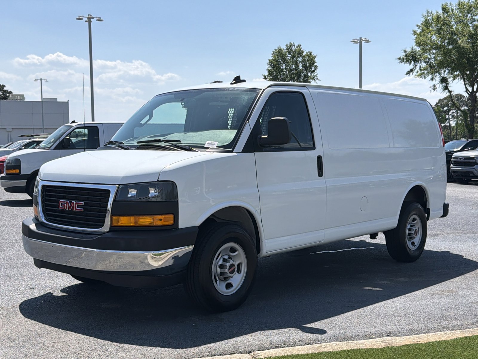 Used 2024 GMC Savana 2500 w/ Driver Convenience Package RWD image 19