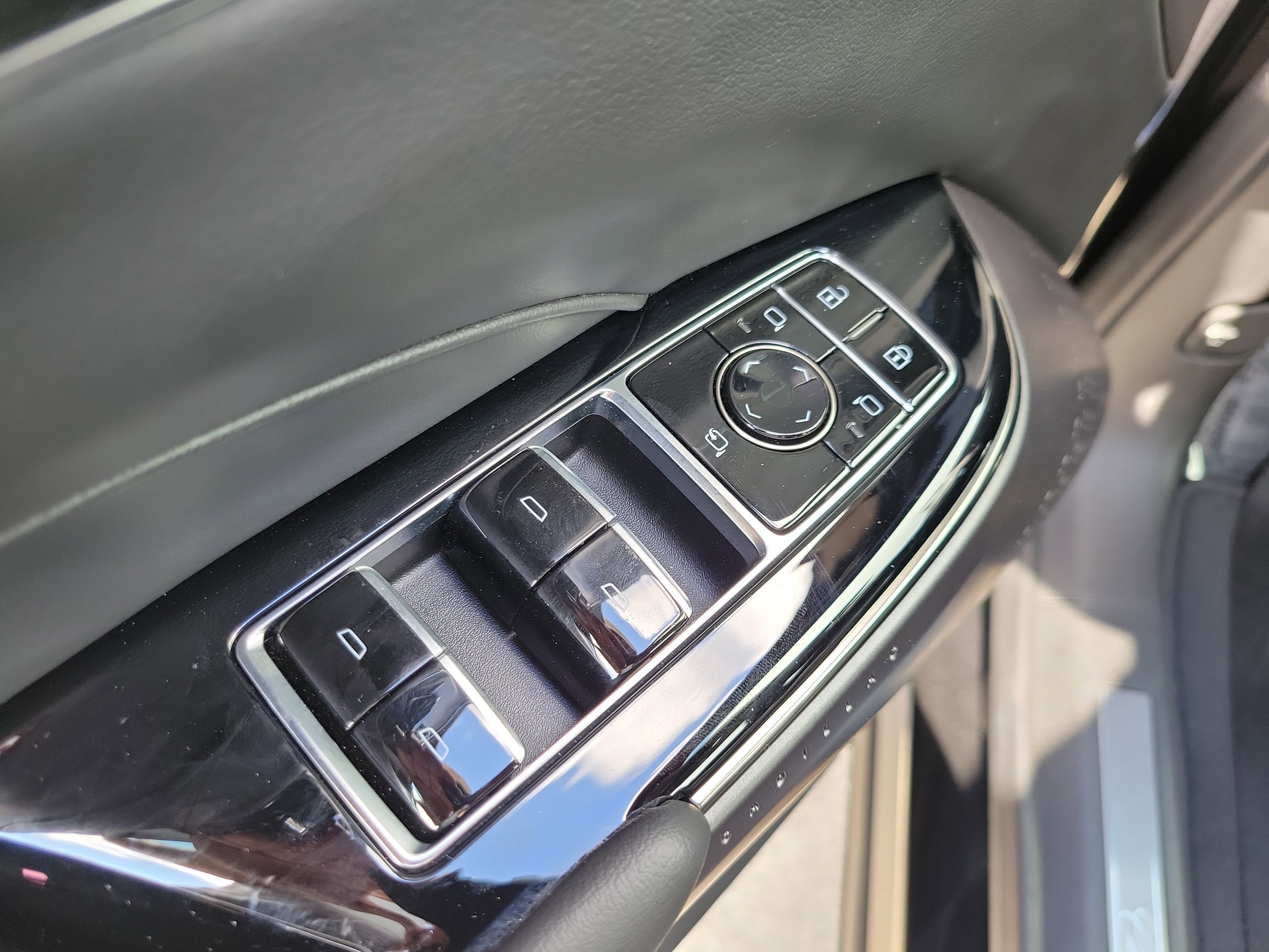 Certified 2025 Cadillac Lyriq Luxury image 17