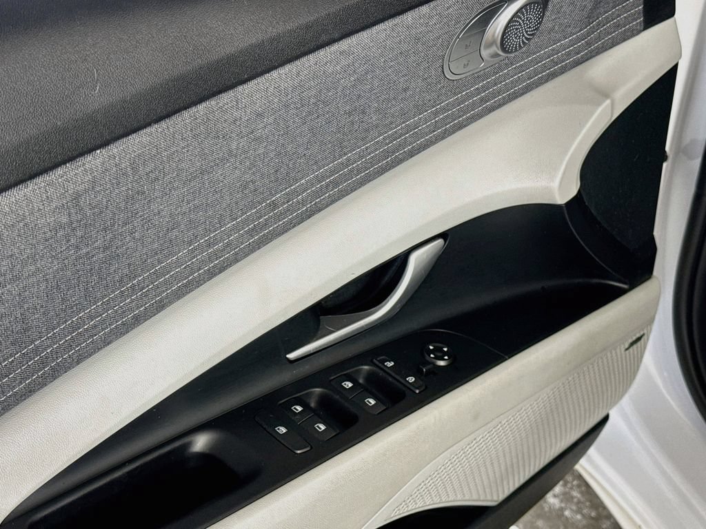 Used 2023 Hyundai Elantra Limited FWD image 20