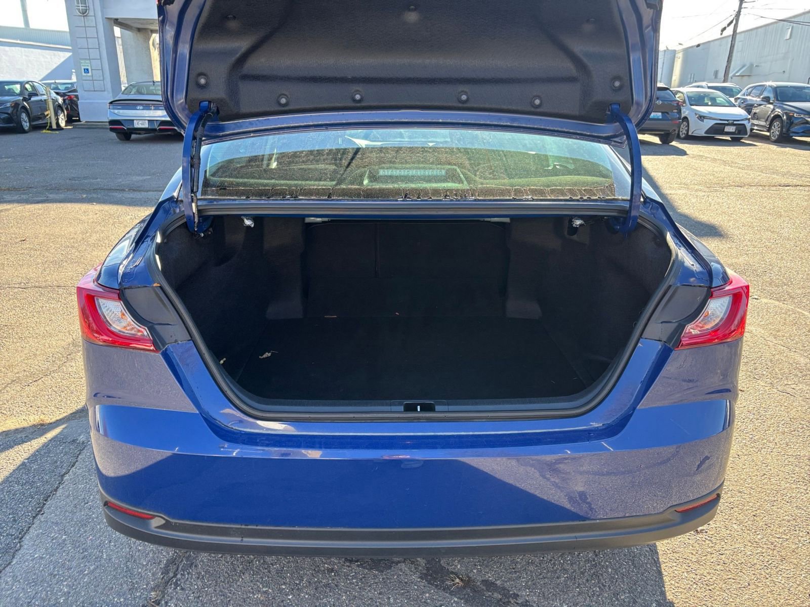 Used 2025 Toyota Camry LE image 27