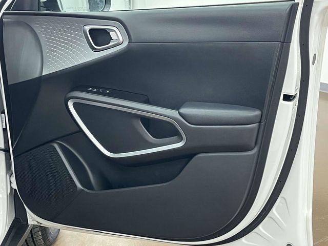 Used 2025 Kia Soul LX w/ LX Technology Package FWD image 28