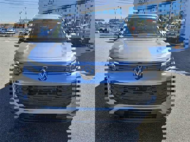 New 2026 Volkswagen Tiguan SE image 2