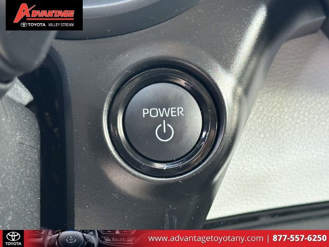 Used 2025 Toyota Sienna XLE FWD image 31
