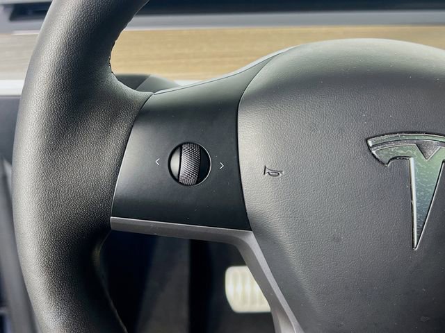 Used 2023 Tesla Model Y Performance image 16