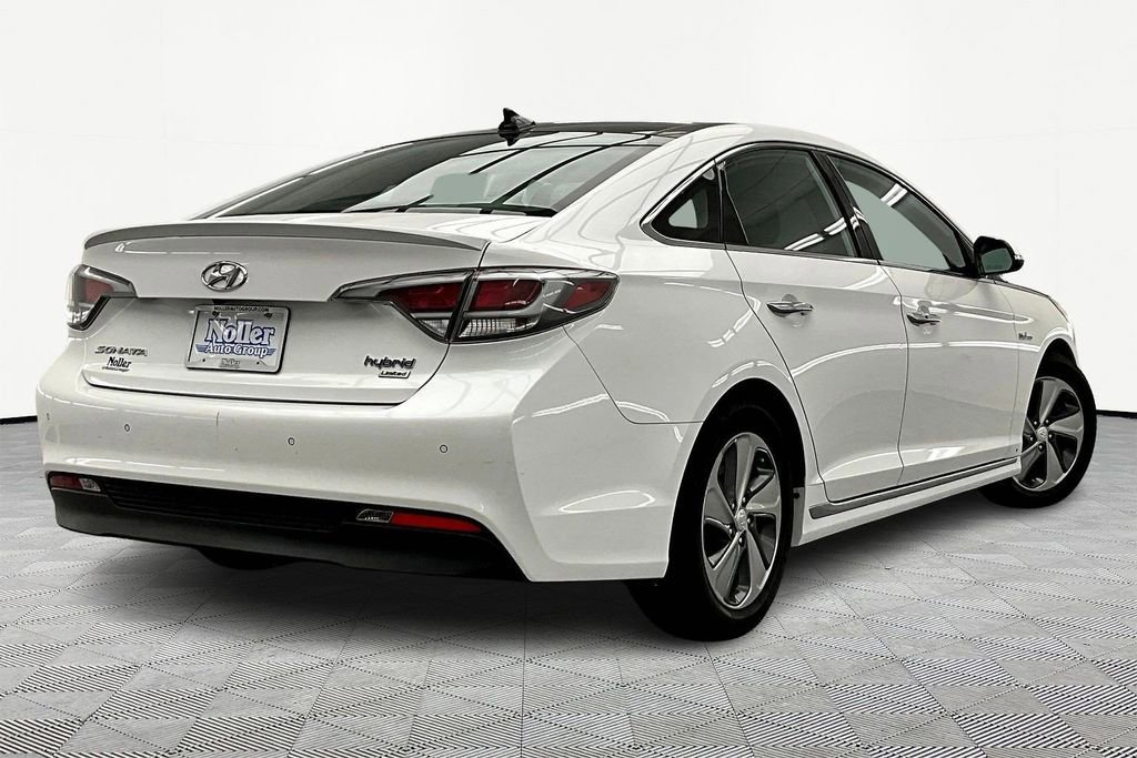 Used 2017 Hyundai Sonata Limited w/ Ultimate Package 02 image 2