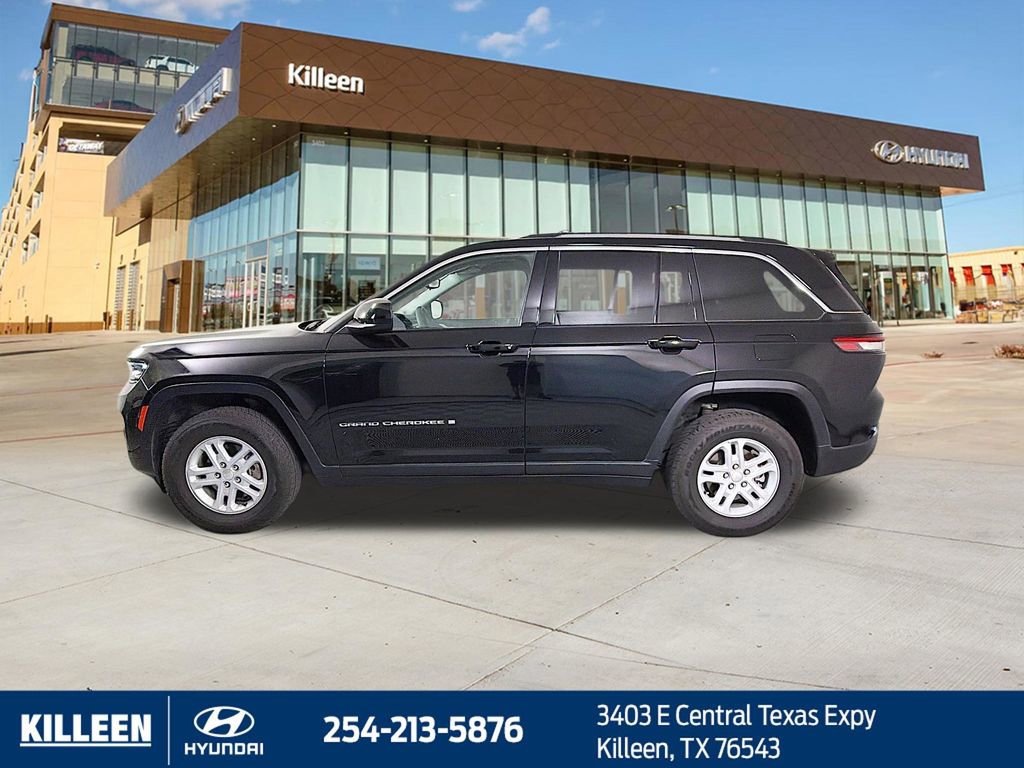 Used 2023 Jeep Grand Cherokee Laredo AWD/4WD image 4
