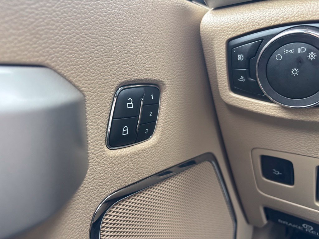 Used 2019 Ford F350 Lariat w/ Lariat Ultimate Package AWD/4WD image 33