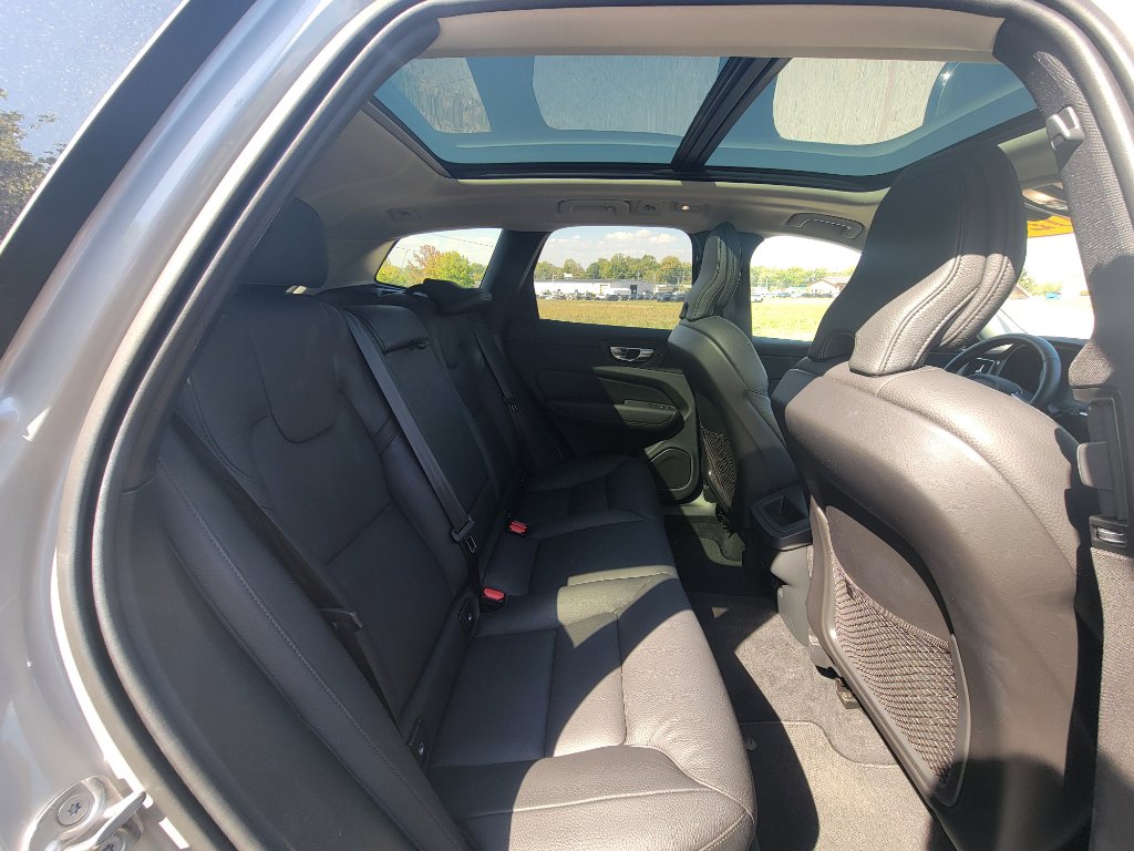 Used 2025 Volvo XC60 B5 Plus image 36
