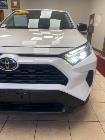 Used 2024 Toyota RAV4 LE AWD/4WD image 9