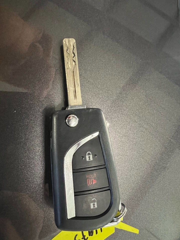 Used 2021 Toyota C-HR LE image 16