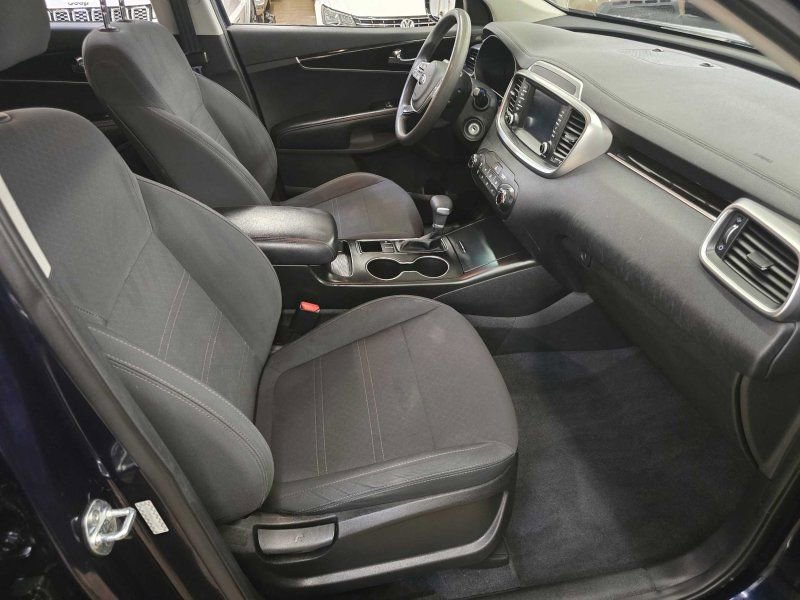 Used 2020 Kia Sorento LX FWD image 5