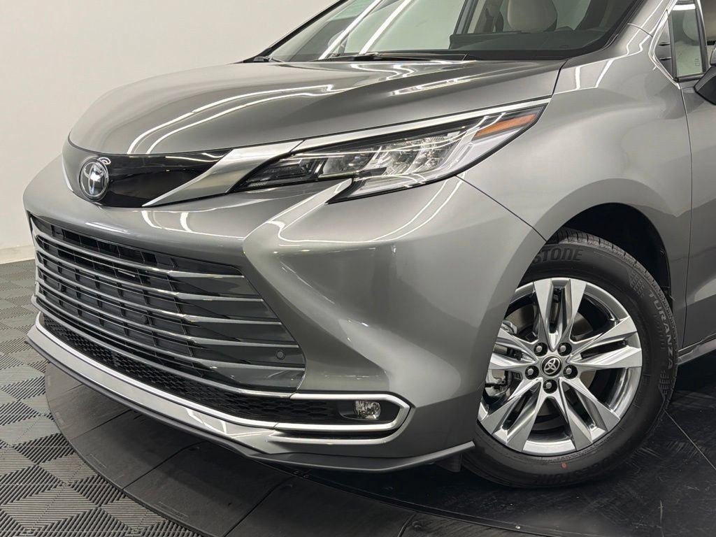 Certified 2026 Toyota Sienna Limited FWD image 4