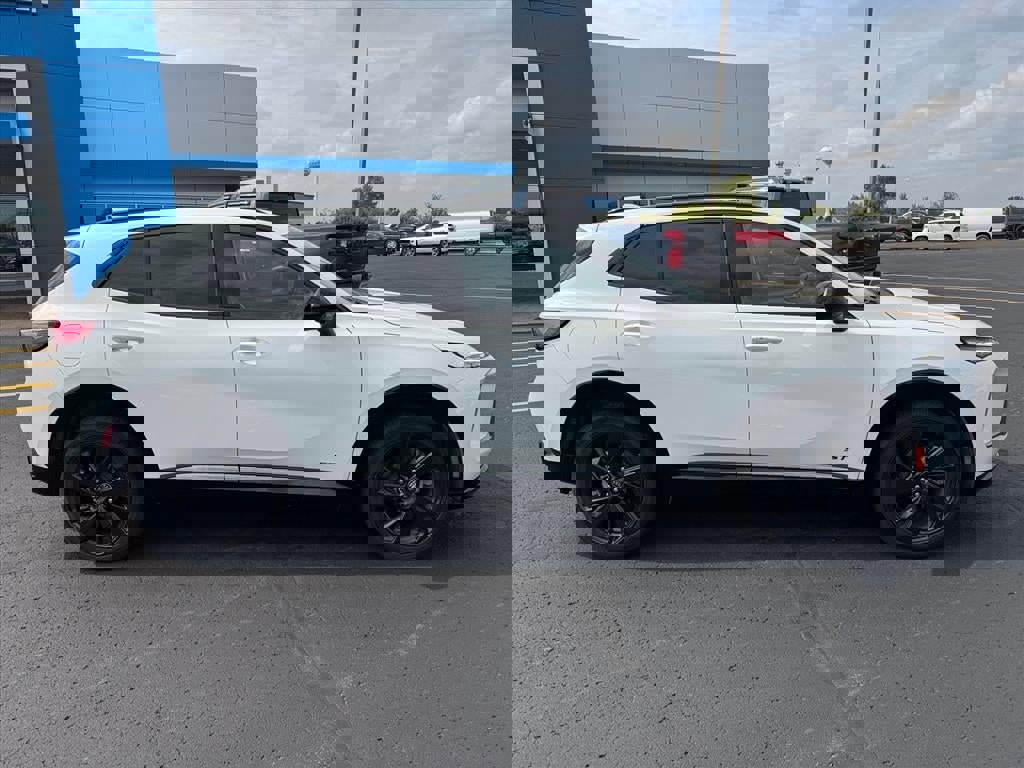 Used 2025 Buick Envision Sport Touring image 2