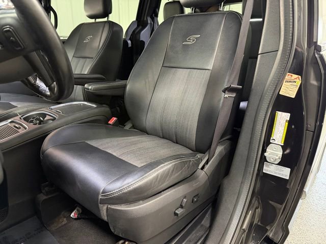 Used 2015 Chrysler Town & Country S w/ Driver Convenience Group FWD image 22