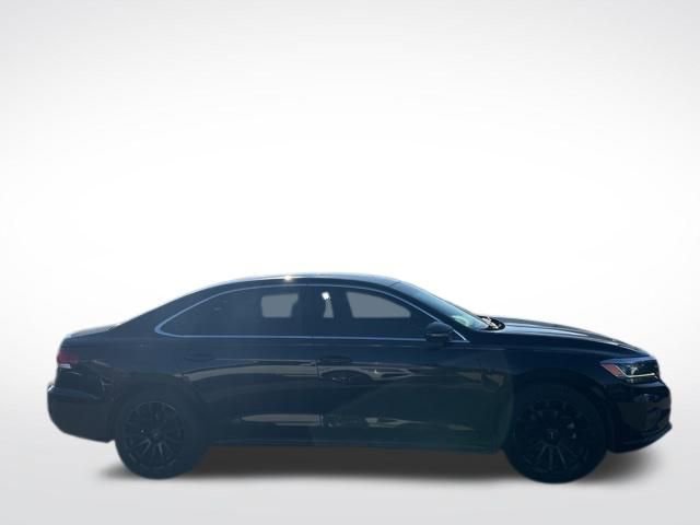 Used 2022 Volkswagen Passat 2.0T SE image 4