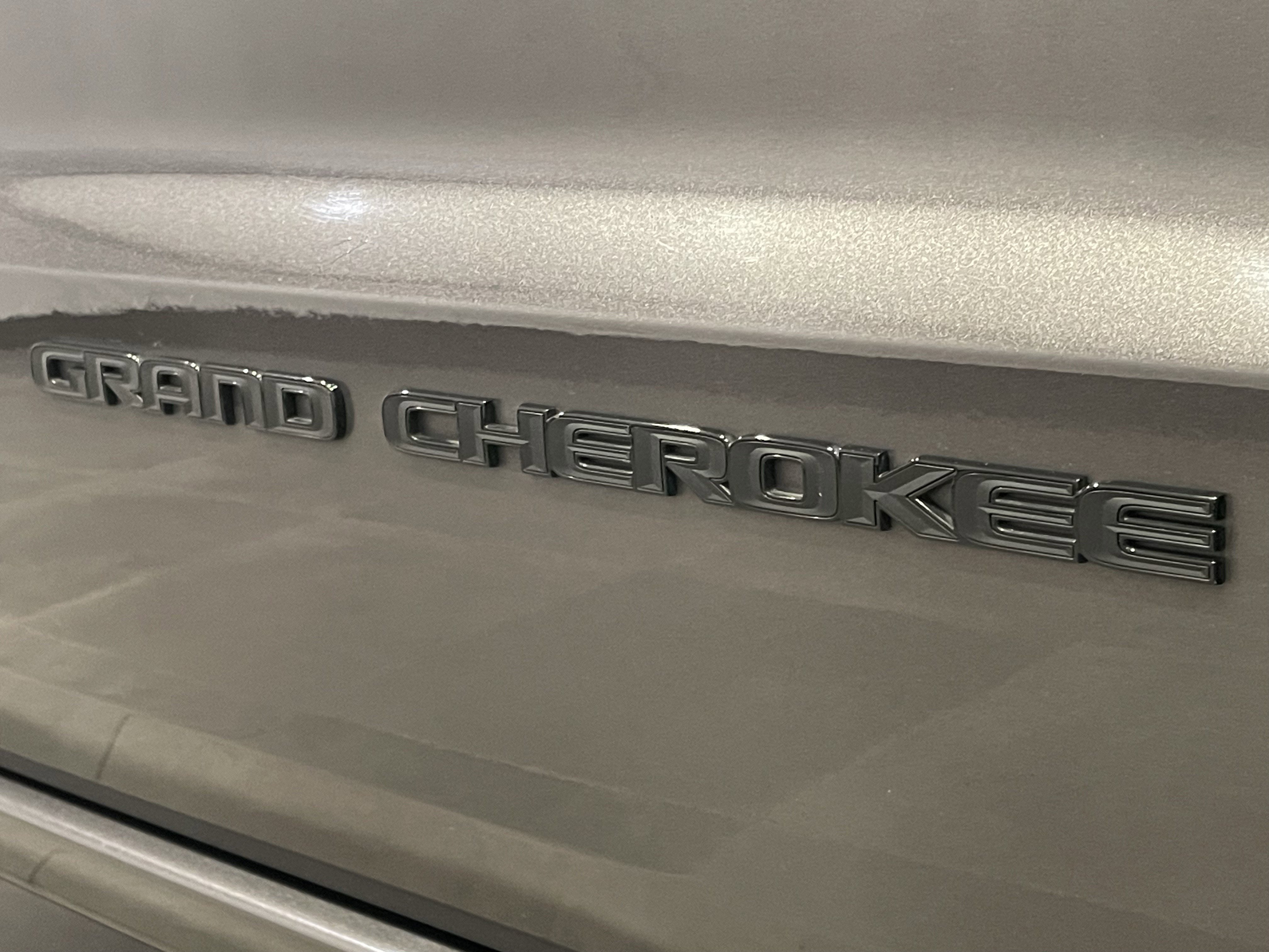 Used 2019 Jeep Grand Cherokee Altitude image 25