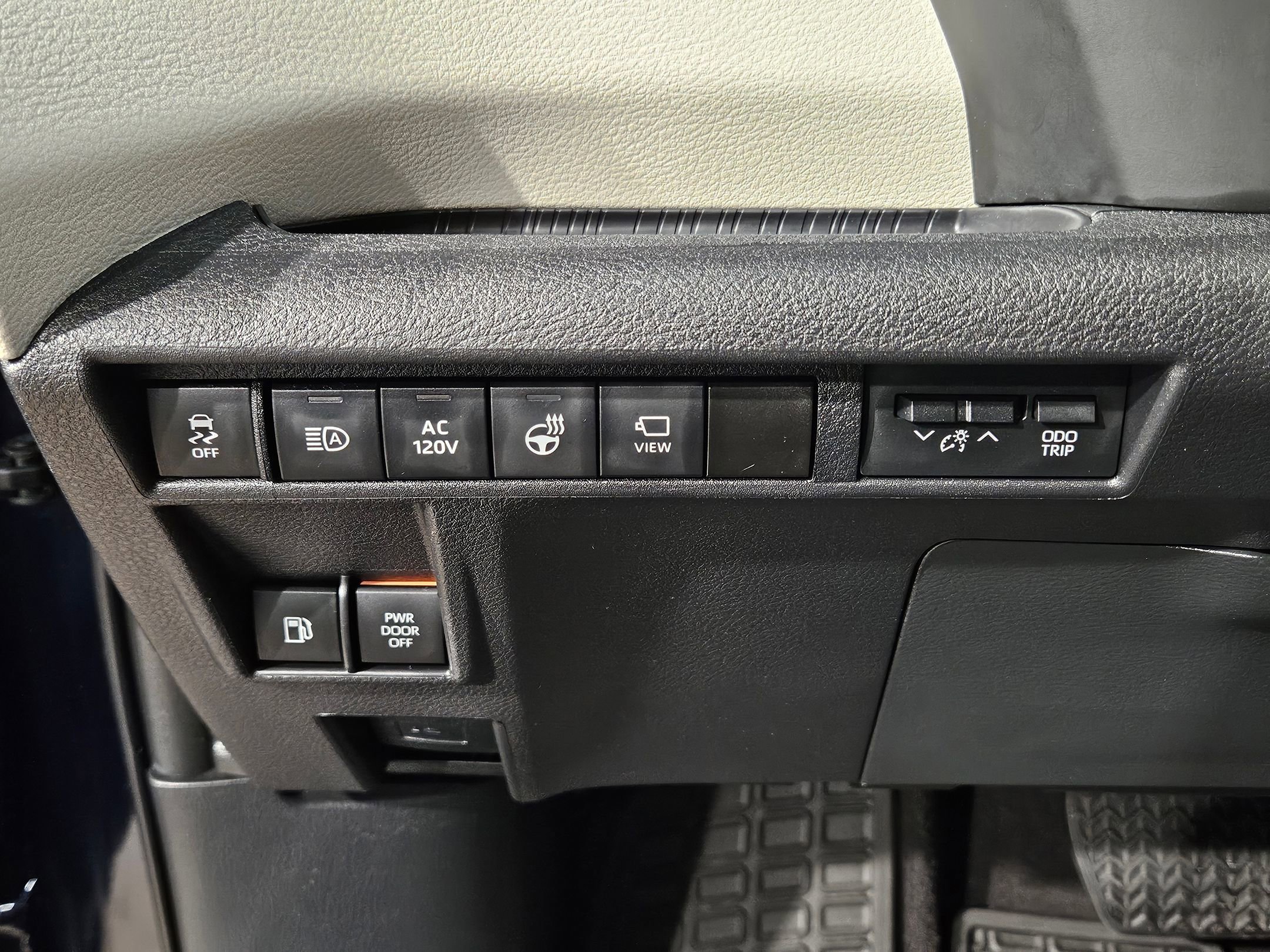 Used 2023 Toyota Sienna Platinum image 26