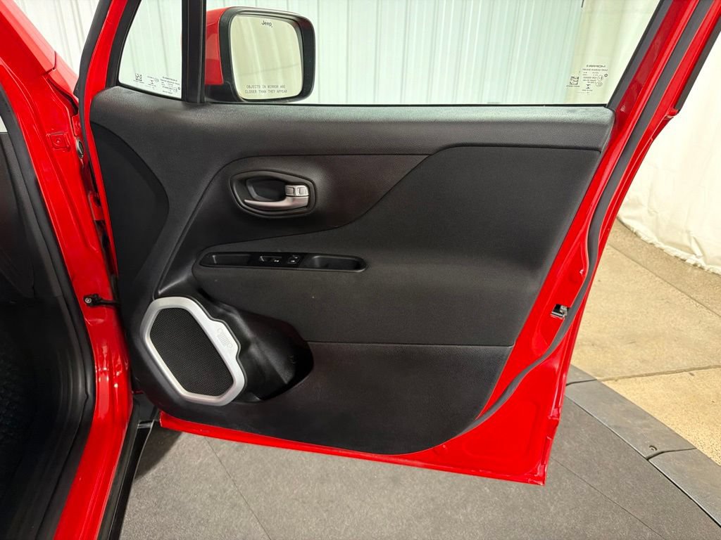 Used 2020 Jeep Renegade Latitude w/ Cold Weather Group AWD/4WD image 21