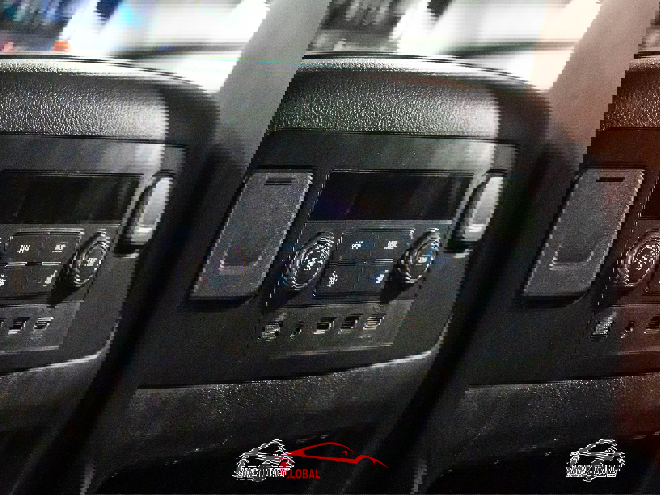 Used 2019 Chevrolet Suburban Premier w/ Premier Plus Edition image 23