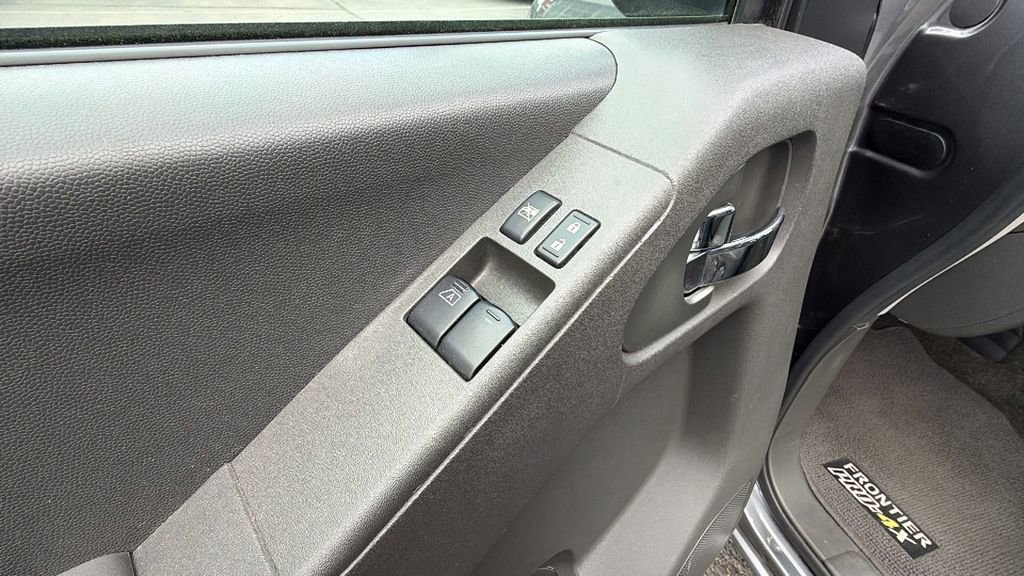 Used 2016 Nissan Frontier PRO-4X image 18