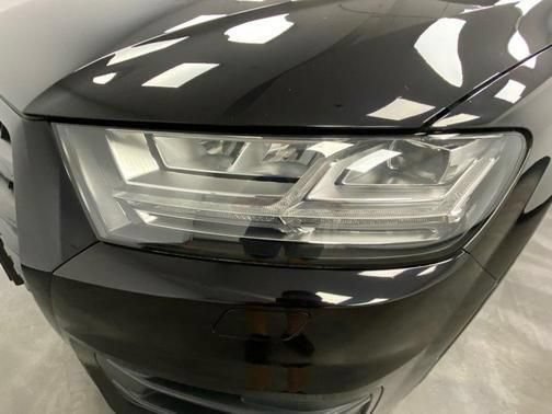Used 2018 Audi Q7 3.0T Prestige w/ Prestige Package AWD/4WD image 12