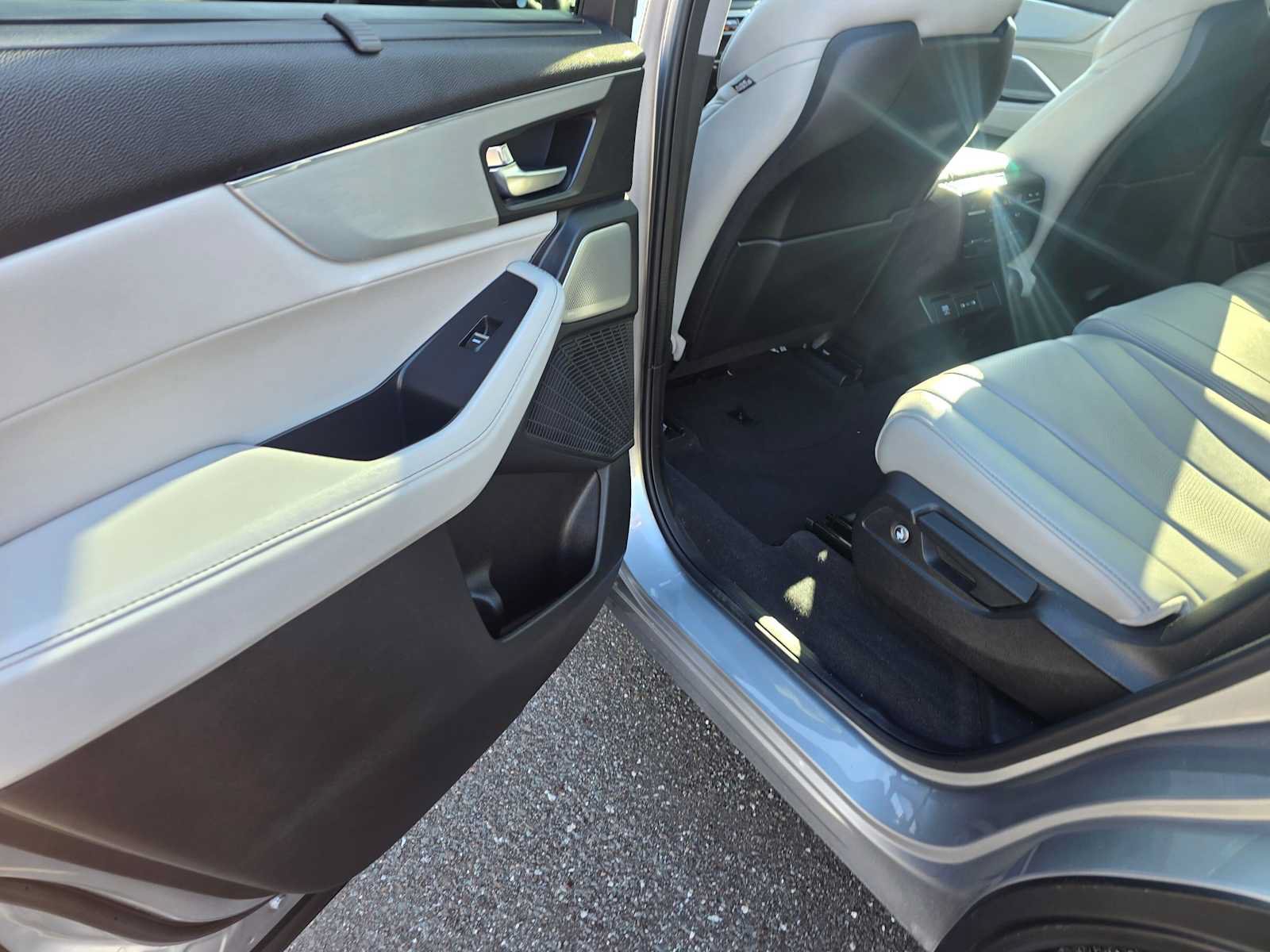 Used 2025 Acura MDX w/ Technology Package AWD/4WD image 16