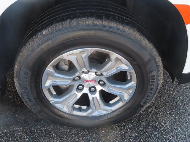 Used 2024 GMC Yukon SLE image 11